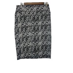 LuLaRoe Woman’s Cassie Skirt Small Gray Black Floral Knee Length Pull On Size M